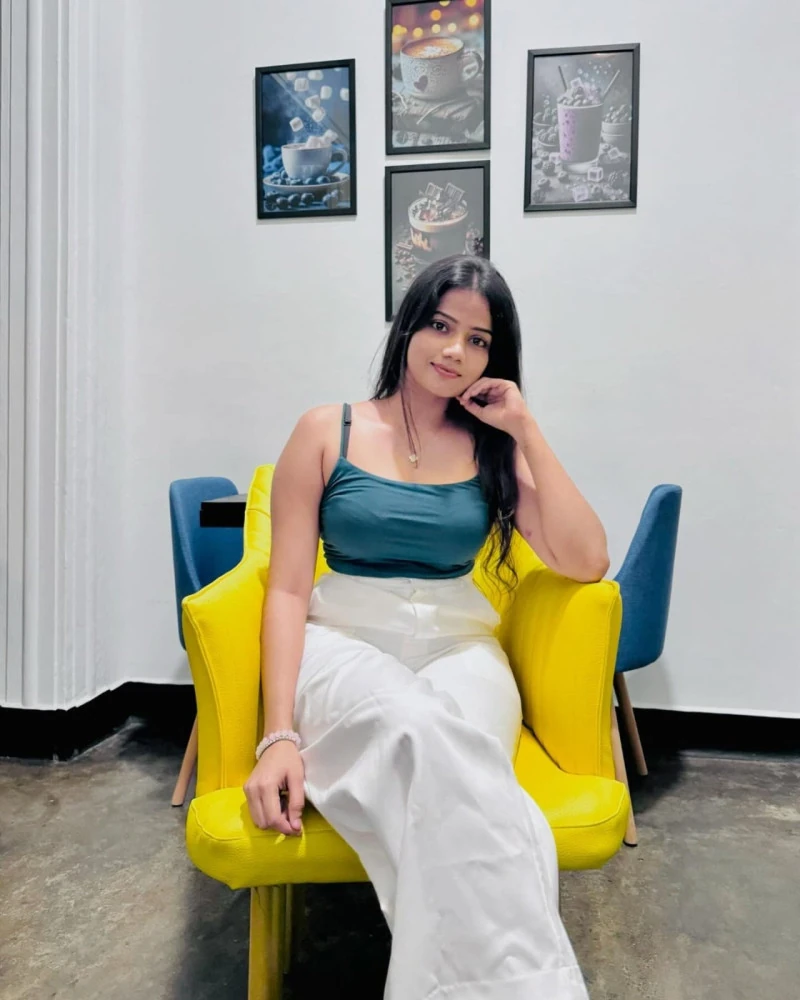 Divya - Mumbai Escort